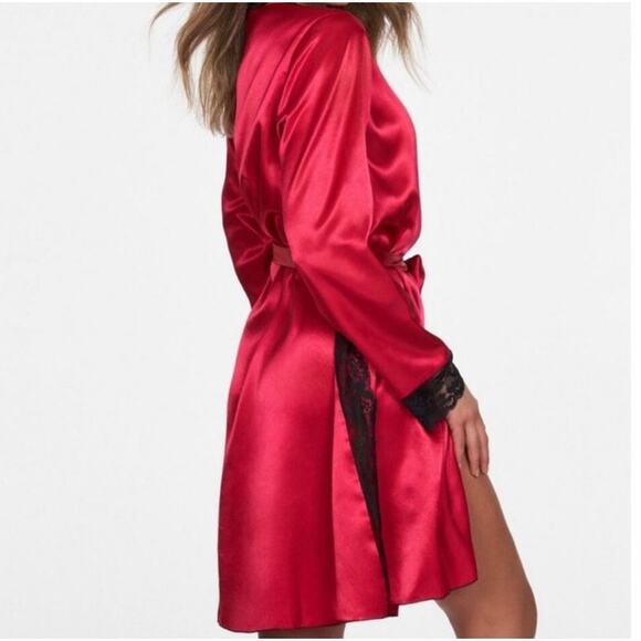 NWT Fredrick's of Hollywood Aspen Mae Robe Red Satin & Black Lace Trim Small - Picture 2 of 9